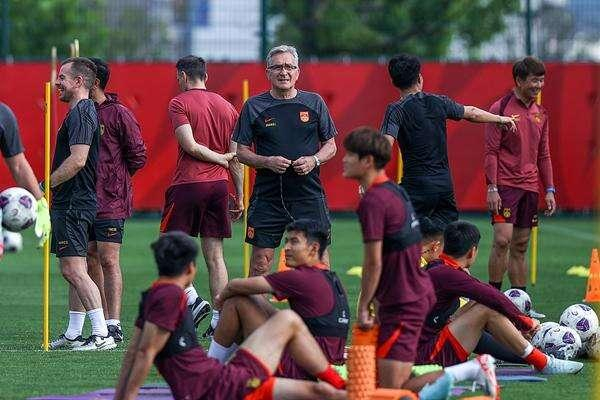 6月8日，重庆渝北区，国足对阵巴林队赛前训练。视觉中国供图