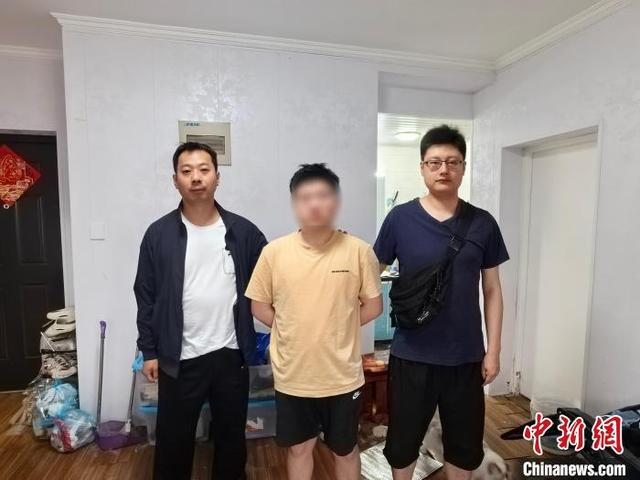利用抢号软件牟利的犯罪团伙被抓获。南京警方供图