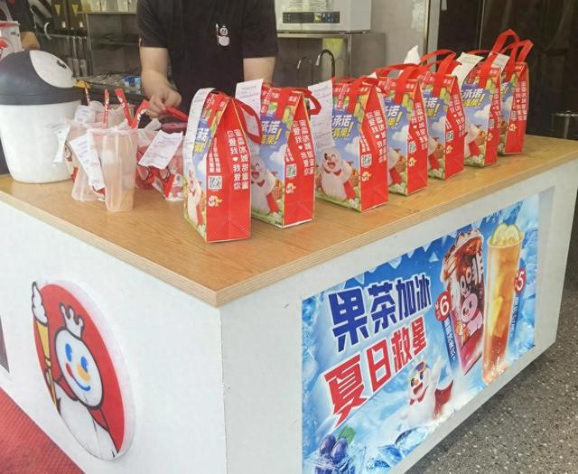 蜜雪冰城门店 财联社记者摄