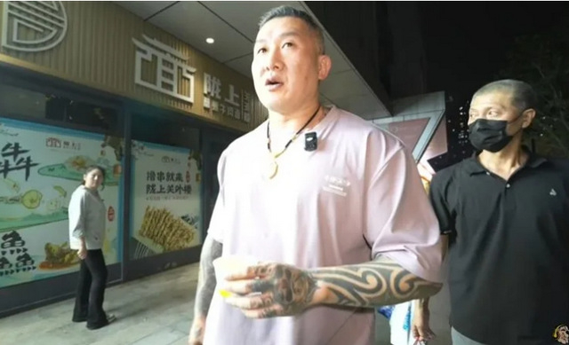 台湾网红“馆长”展开上海之旅，全程开直播