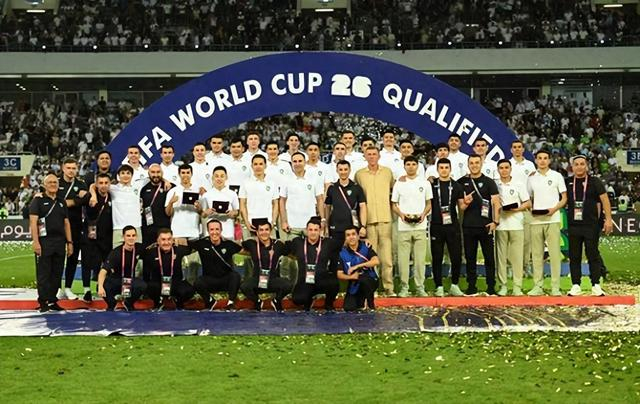 △乌兹别克斯坦总统向乌兹别克斯坦国家足球队赠送比亚迪汽车