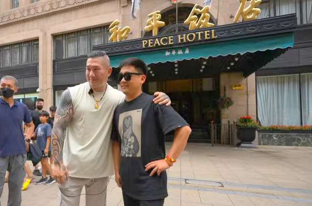 “馆长”陈之汉与上海粉丝合照