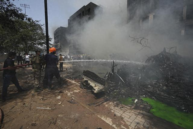 当地时间2025年6月12日，印度航空一架客机在印度艾哈迈达巴德机场坠毁。视觉中国 图