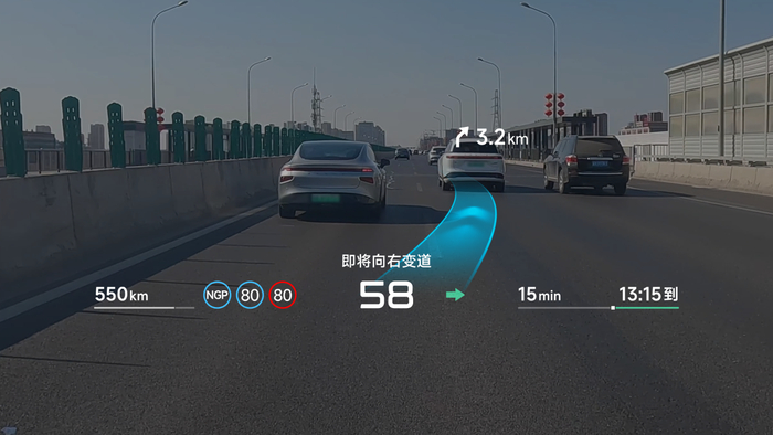 ▲小鹏联合华为发布车载AR-HUD。图 / 小鹏汽车官方