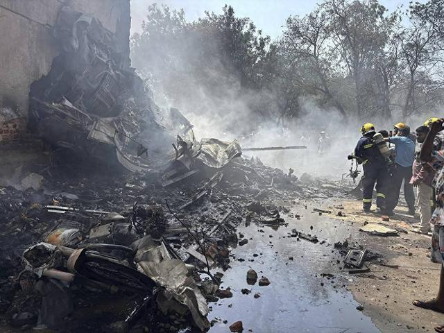 当地时间2025年6月12日，印度航空一架客机在印度艾哈迈达巴德机场坠毁。视觉中国 图