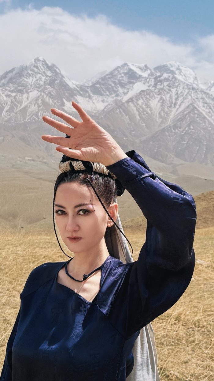 者来女是《乘风破浪2025》助演嘉宾