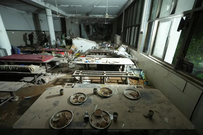 事故发生后的医学院食堂。