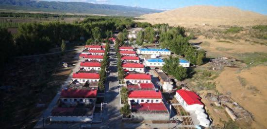 图为新疆生产建设兵团第十师185团场部。赵雅敏 摄