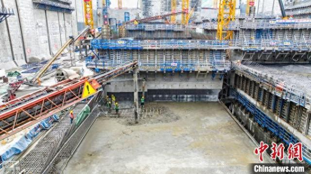 图为马道枢纽船闸主体闸室4号中墩右侧上游侧廊道施工现场。平陆运河集团供图