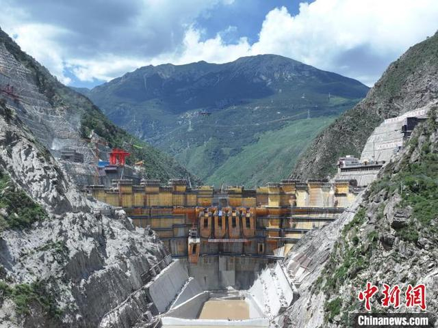 叶巴滩水电站。华电金沙江上游开发有限公司 供图