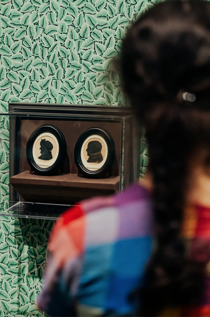 牧师乔治·奥斯汀（简·奥斯汀的父亲）与卡桑德拉·利·奥斯汀（简·奥斯汀姐姐）的剪影，19世纪初