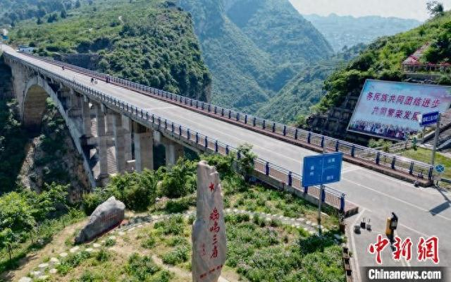 图为鸡鸣三省大桥。 王磊 摄