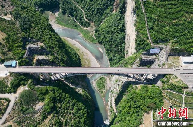 图为鸡鸣三省大桥。王磊 摄