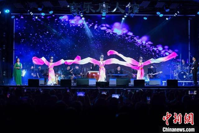 演出现场。陈庆忠 摄