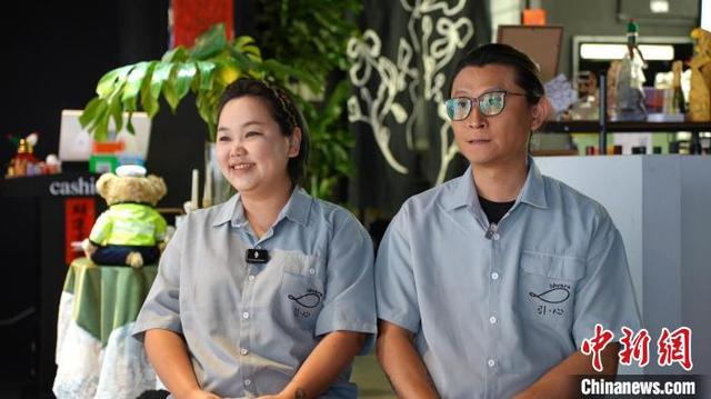 6月12日，江西南昌，江奔和李金阳接受采访。吴敏 摄