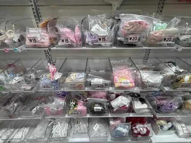 线下娃衣店。图/九派新闻记者 蔡晓萱