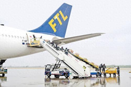 5月9日，北京大兴国际机场至巴黎全货机包机实现首飞，助力“冀货出海”开拓国际市场。马超琼摄