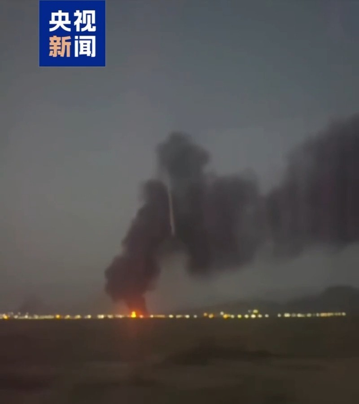 △当地时间13日凌晨，伊朗纳坦兹核设施遭受以军打击。