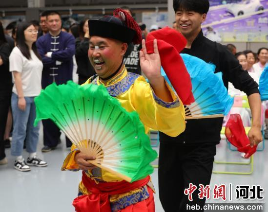 图为活动现场。 曹建雄 摄