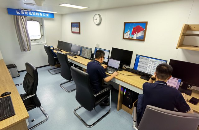 图为驭海智启科研办公室。摄影/章轲