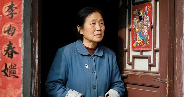 儿子每个月给母亲5000生活费,母亲却说从未收到,看到银行流水愣住