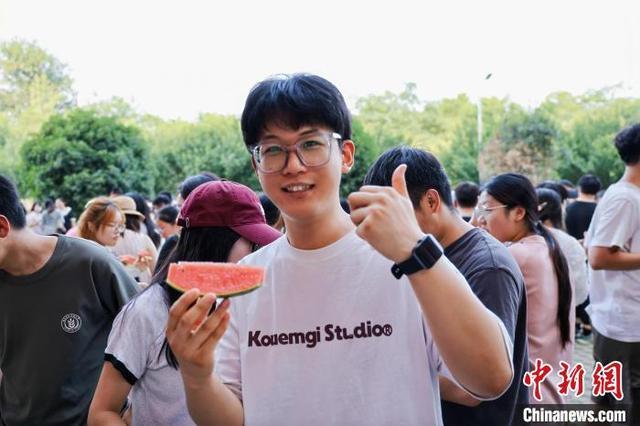第十届“畅享园艺”甜蜜送别毕业生。西北农林科技大学供图