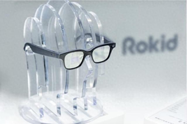 图：全球第一个可支付的智能眼镜Rokid Glasses