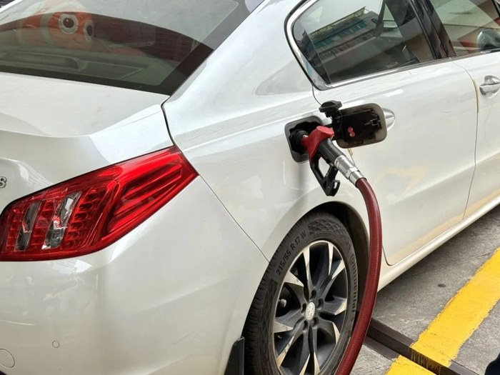 今晚油价上涨。信息时报记者 马续丽 摄