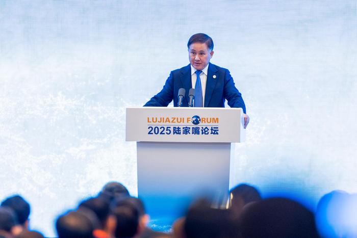 (中国人民银行行长潘功胜。摄影记者 吴军)