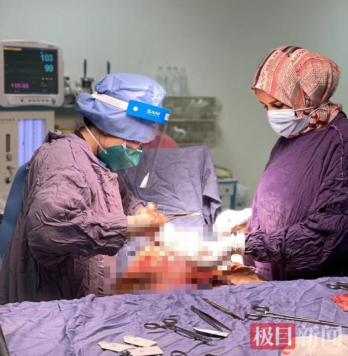 中国援非医生深夜急救连闯两道“生死关”，子宫穿孔产妇与缺氧胎儿双双获救