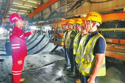 　　蜀道集团下属四川路桥集团公路隧道分公司西香高速TJ5项目平导洞组织实操培训。 受访者供图