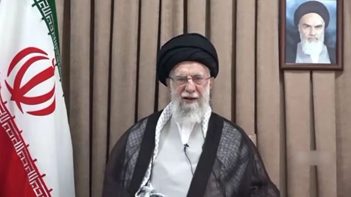 当地时间18日，伊朗国家电视台发布的哈梅内伊讲话视频截图