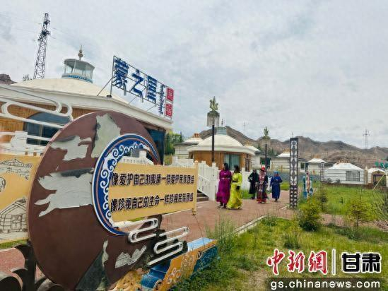 图为肃南县白银蒙古族乡西牛毛村“喀尔喀” 蒙古民俗风情体验区。魏建军 摄