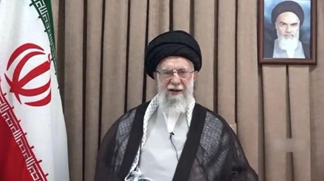 当地时间18日，伊朗国家电视台发布的哈梅内伊讲话视频截图