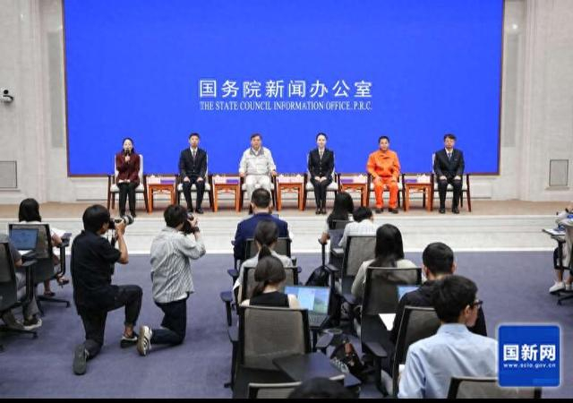 中外记者见面会现场。刘健/摄