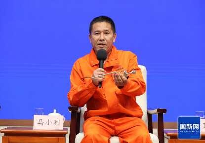 中国铁建中铁二十一局集团平庆铁路项目职工马小利。徐想/摄