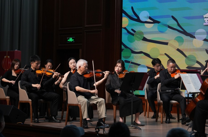 王希立和上交的同事们