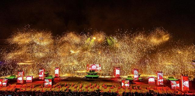 司徒小镇打铁花表演现场。受访单位供图