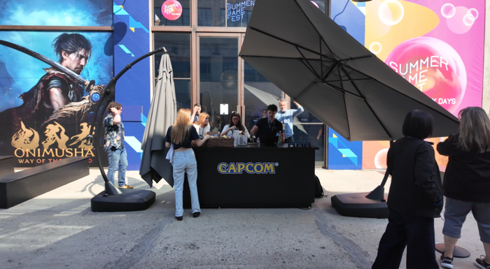 卡普空在夏日游戏节的线下展区，以及《鬼武者：剑之道》宣传墙