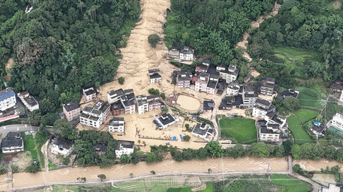 滑坡航拍图。南方都市报  图