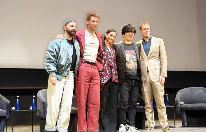 Woodkid（左一）和小岛秀夫共同参加的《死亡搁浅2》线下巡演