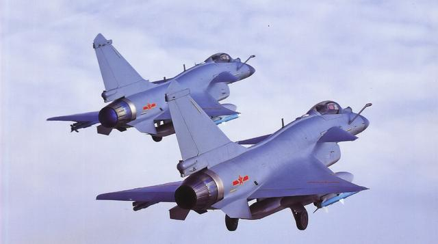 歼10B和歼10C比翼双飞 资料图 