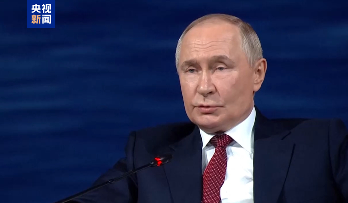 △俄罗斯总统普京20日在圣彼得堡经济论坛上发言。