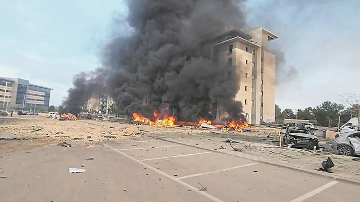     伊朗袭击以色列南部城市贝尔谢巴的一处科技园。