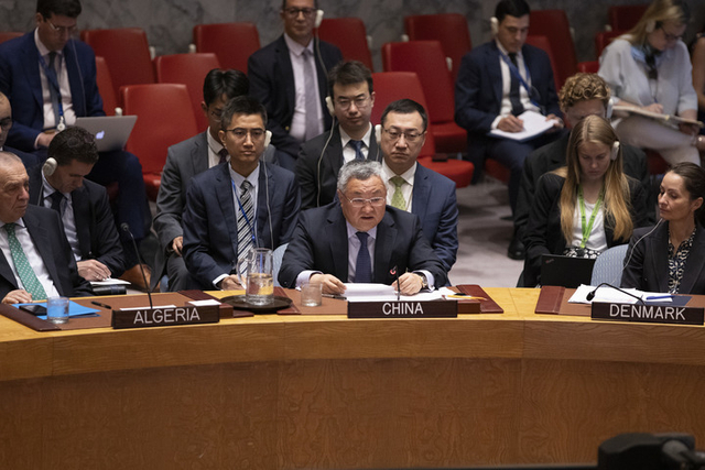 6月20日，在位于纽约的联合国总部，中国常驻联合国代表傅聪（前中）在安理会中东局势紧急公开会上发言。新华社记者 谢锷 摄