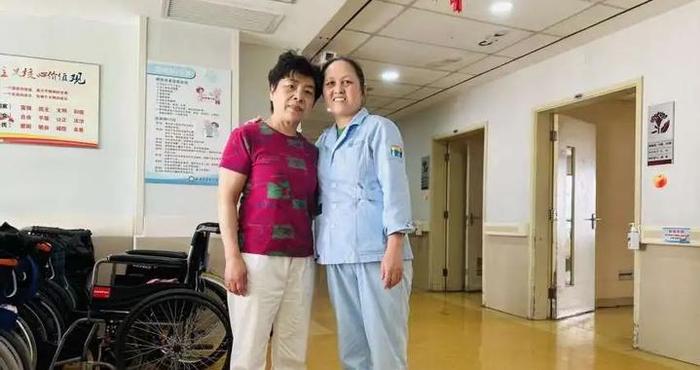 以心换心，老年护理院里的爱之循环