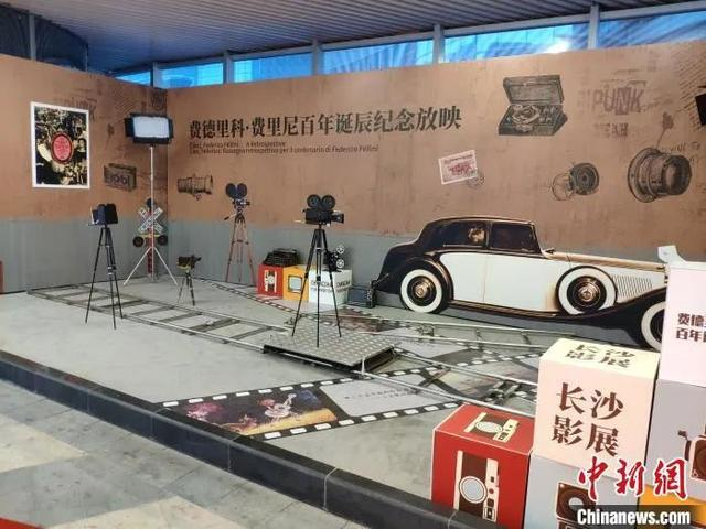 2020年12月4日，意大利电影人费德里科·费里尼百年诞辰纪念放映长沙影展启动。王昊昊 摄
