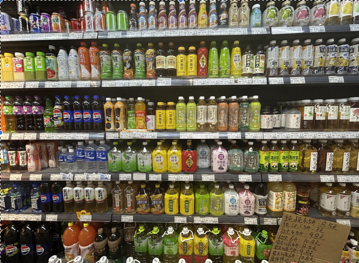 超市货架，图源：笔者拍摄