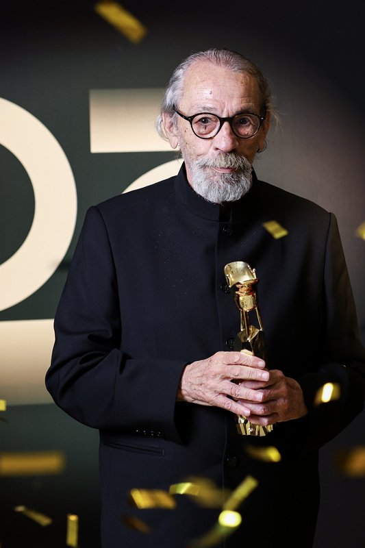 会安慰身边影迷的影帝若泽·马丁斯