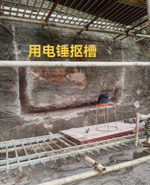 作者自称雕刻石像一共用了两个月。 网络图